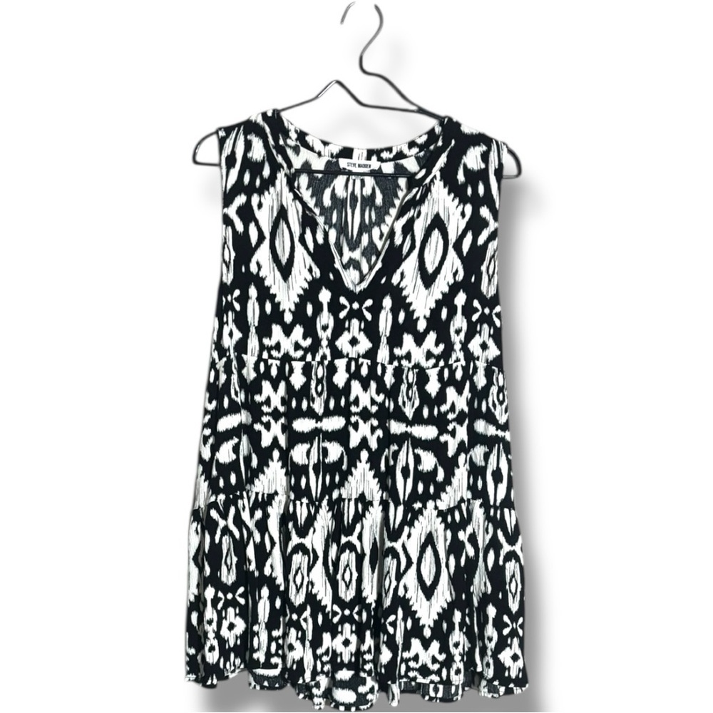 Steve Madden Black and White Aztec Patterned Sleeveless Tiered V-neck Tunic top - Picture 15 of 16